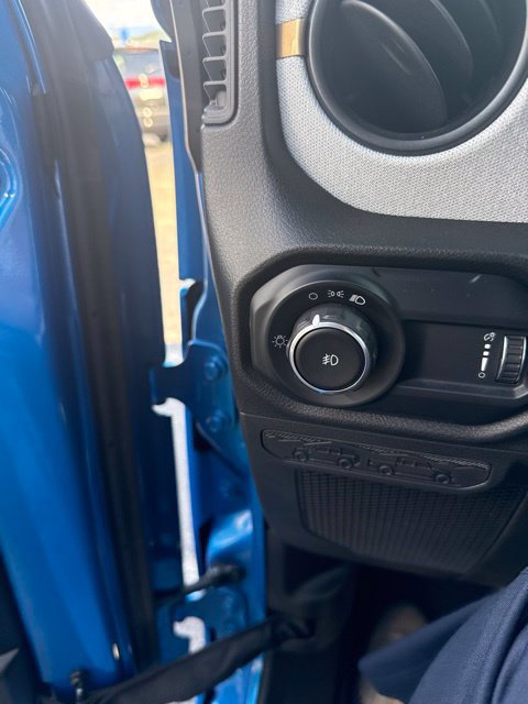 Used 2025 Jeep Wrangler Sport AWD/4WD image 18