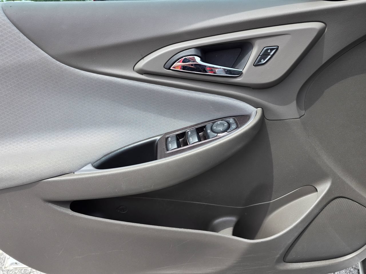 Used 2025 Chevrolet Malibu LT FWD image 8