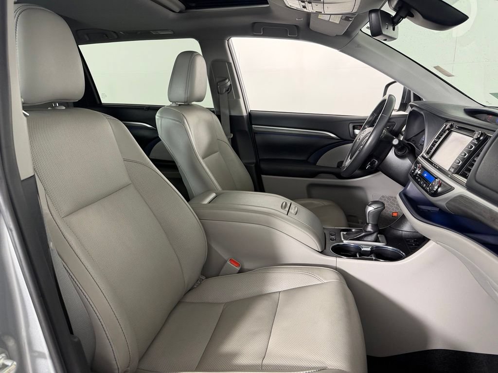 Used 2019 Toyota Highlander Limited FWD image 35