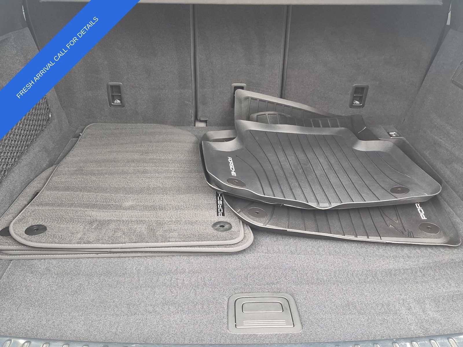 Used 2025 Porsche Cayenne Coupe AWD/4WD image 35