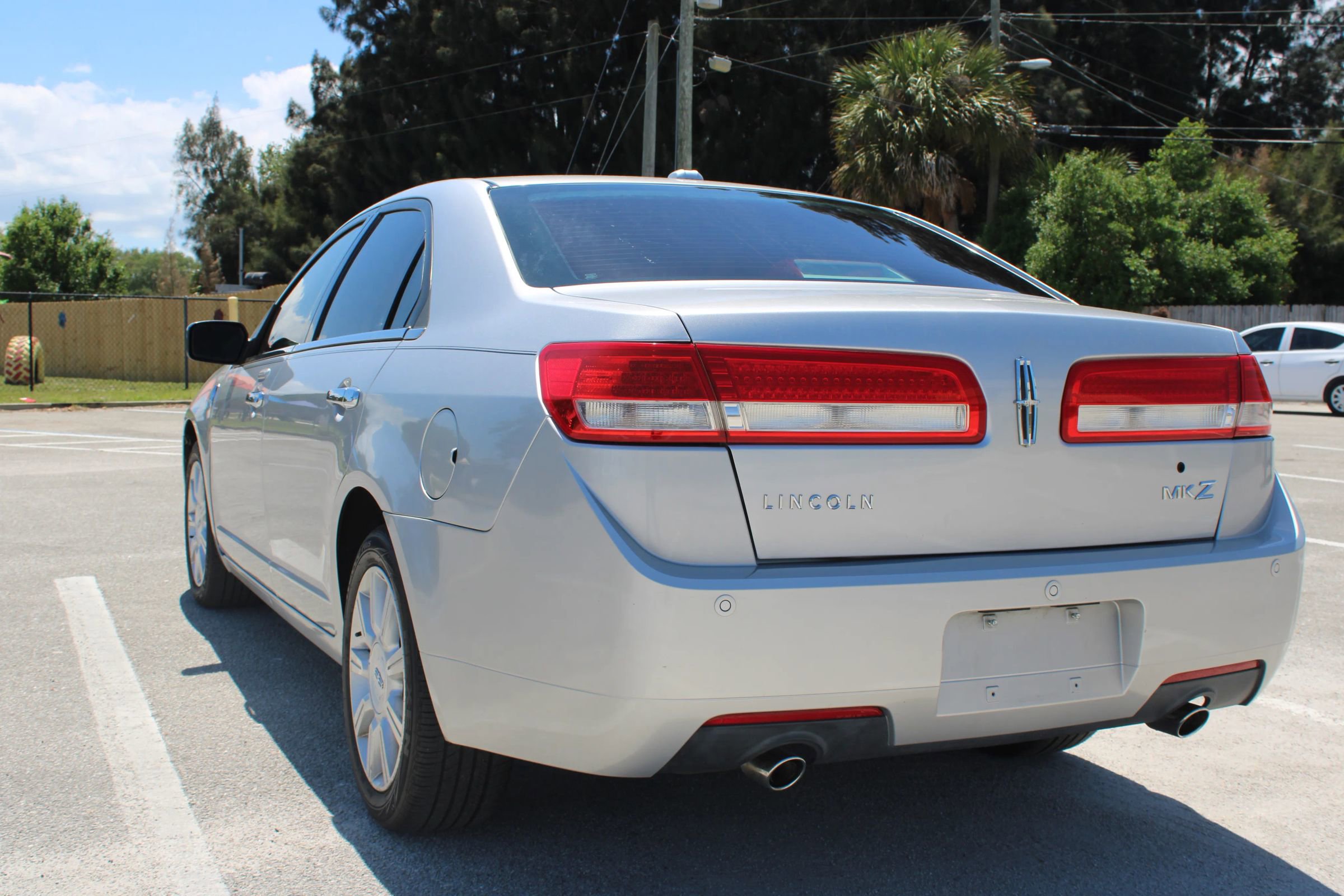 Used 2010 Lincoln MKZ FWD image 4