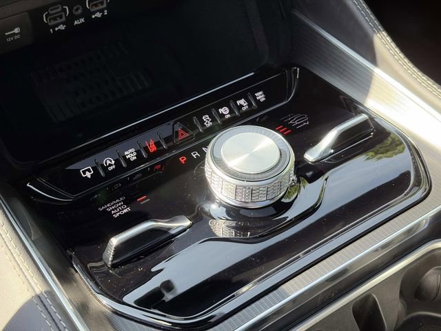 Used 2026 Jeep Grand Wagoneer Summit AWD/4WD image 32