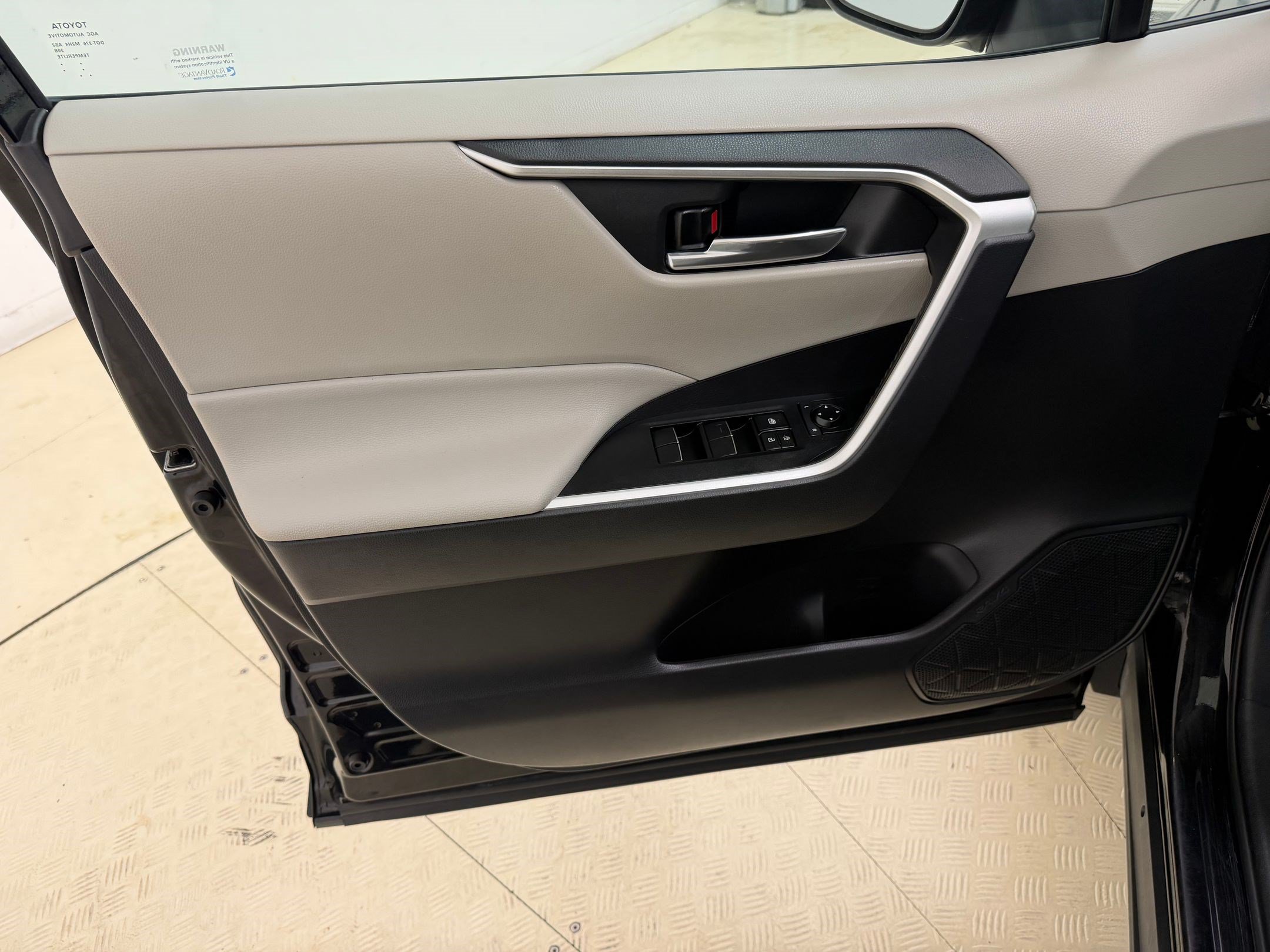Used 2021 Toyota RAV4 XLE Premium FWD image 14