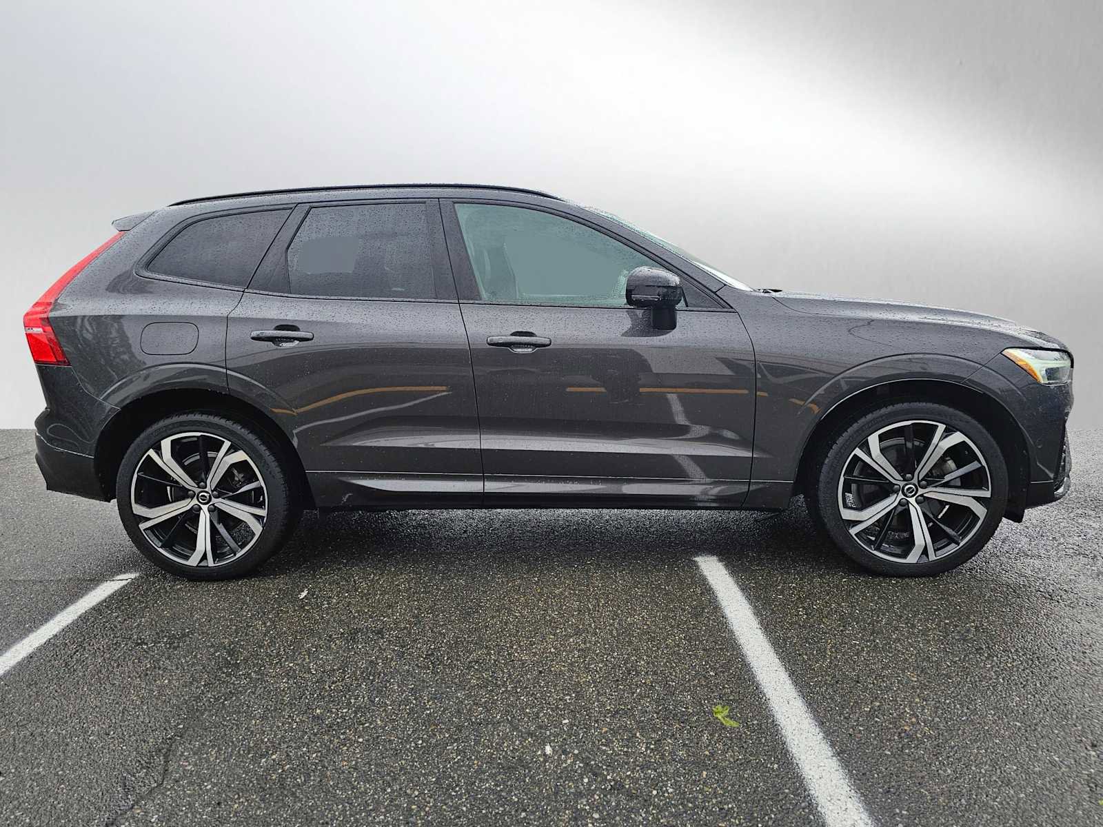 Used 2022 Volvo XC60 T8 R-Design w/ Advanced Package AWD/4WD image 2