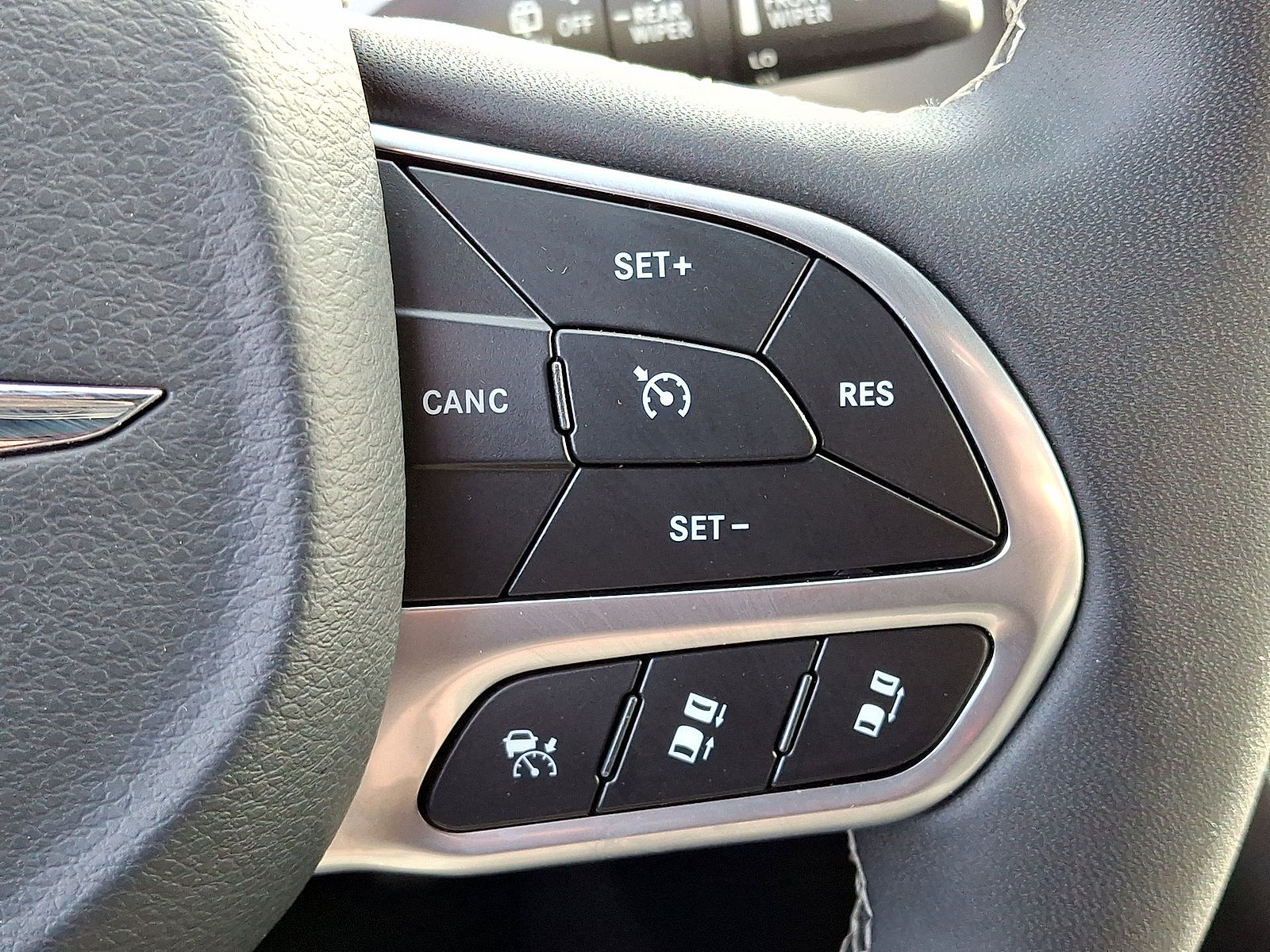 Used 2025 Chrysler Pacifica Select FWD image 18