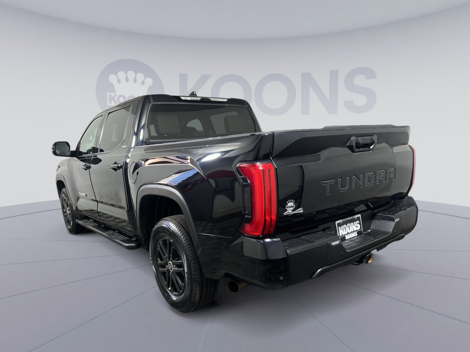 Used 2022 Toyota Tundra SR5 w/ SR5 Premium Package image 4
