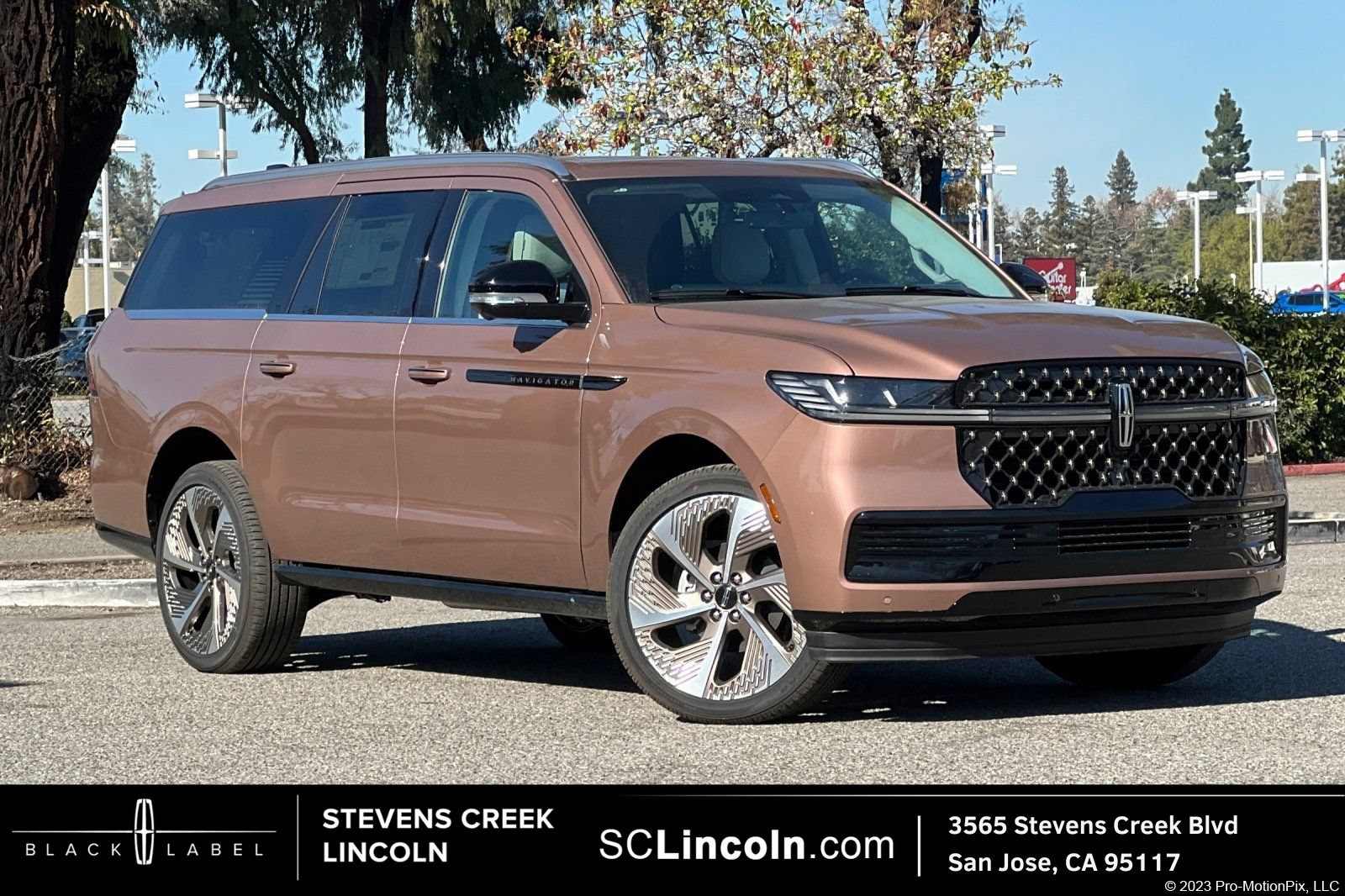 New 2026 Lincoln Navigator L Black Label AWD/4WD image 1