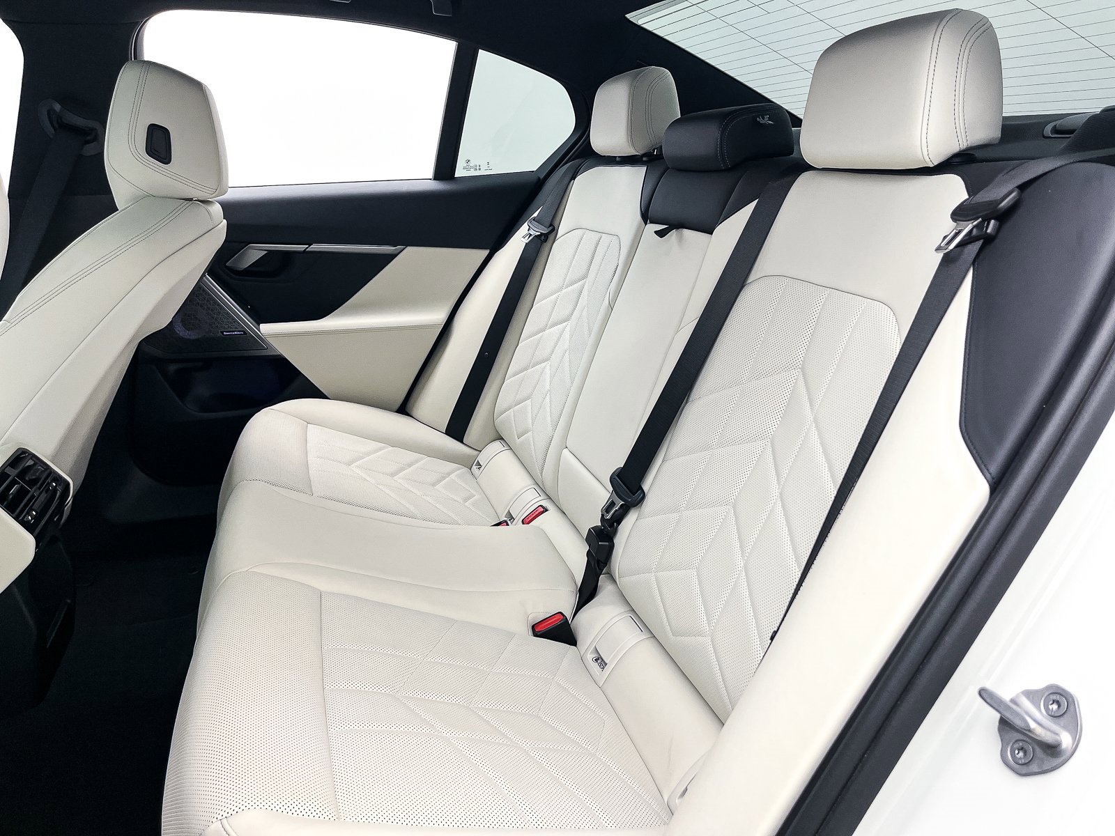 Used 2024 BMW i5 eDrive40i w/ M Sport Package image 37