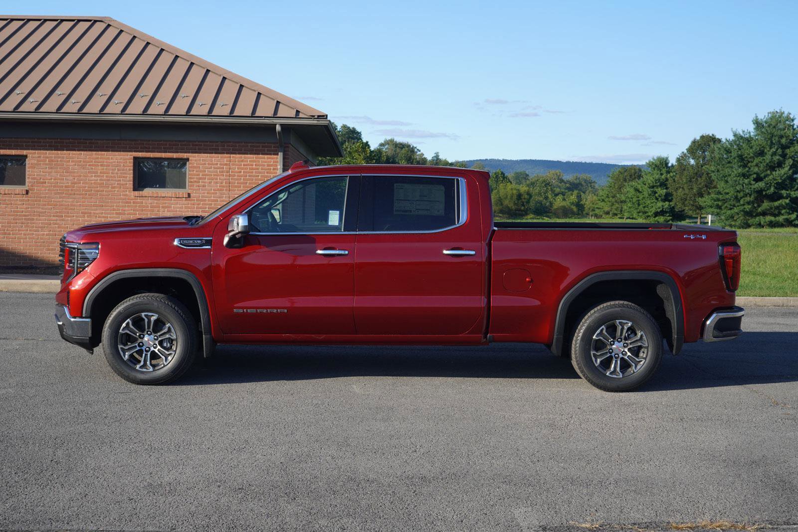 New 2026 GMC Sierra 1500 SLT w/ SLT Convenience Package image 8