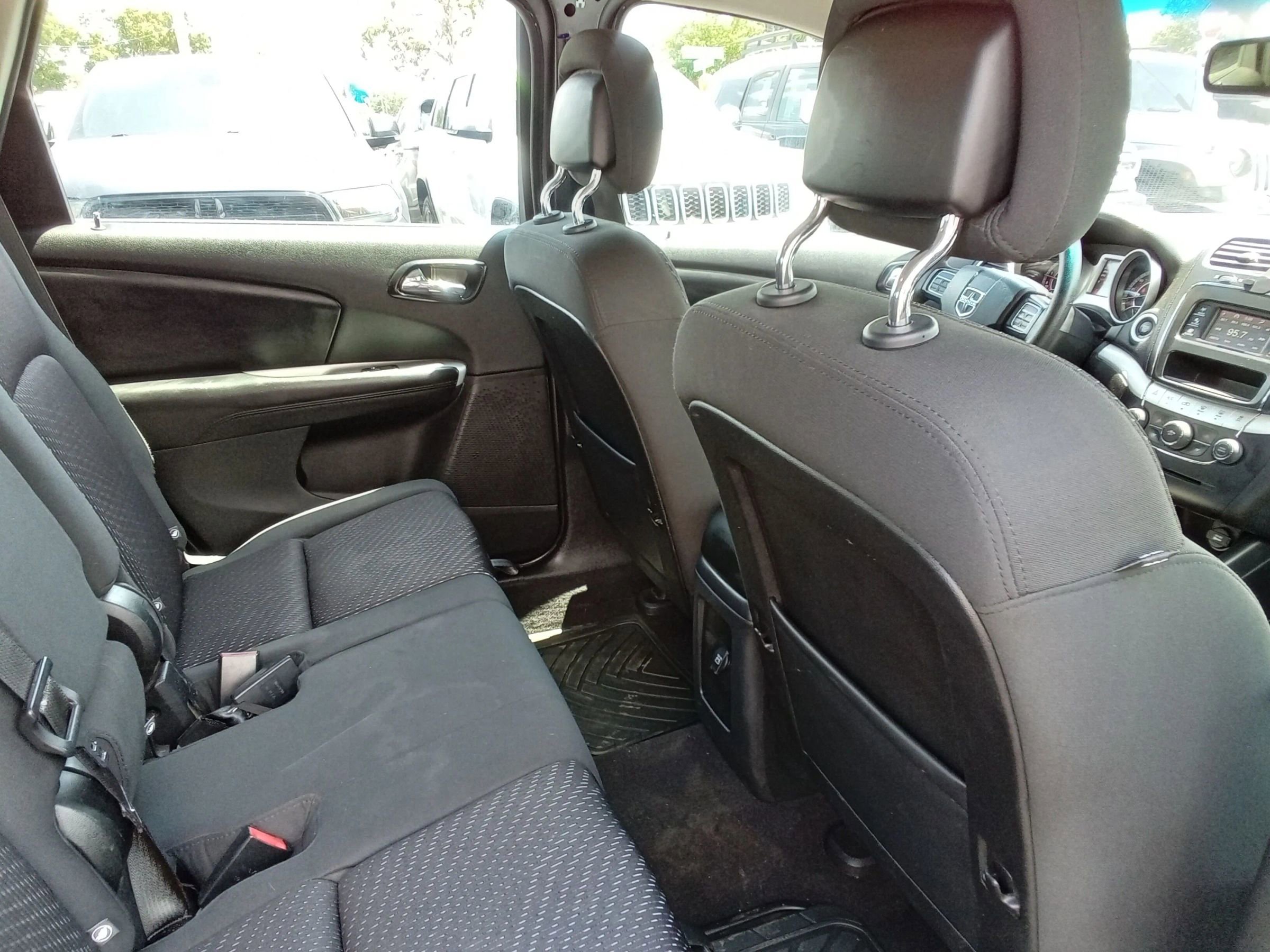 Used 2019 Dodge Journey SE w/ Comfort & Convenience Group image 16