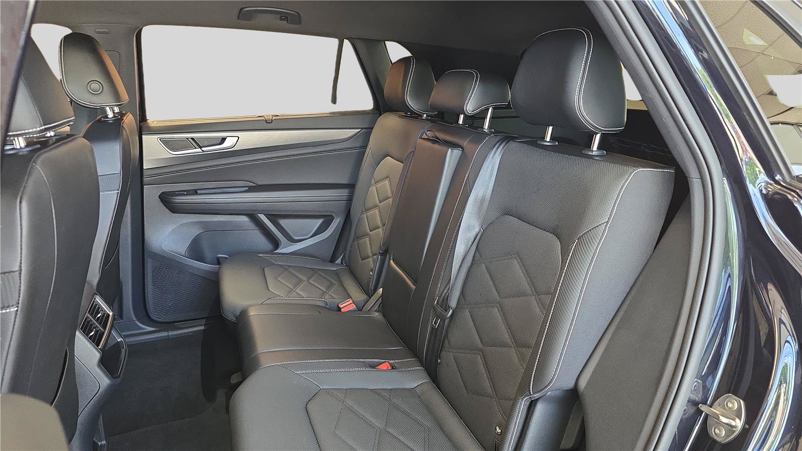 Used 2024 Volkswagen Atlas Cross Sport SE AWD/4WD image 18