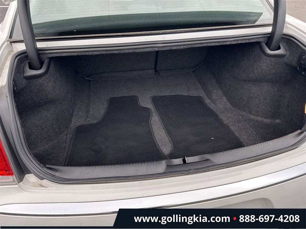 Used 2021 Chrysler 300 Touring L image 9