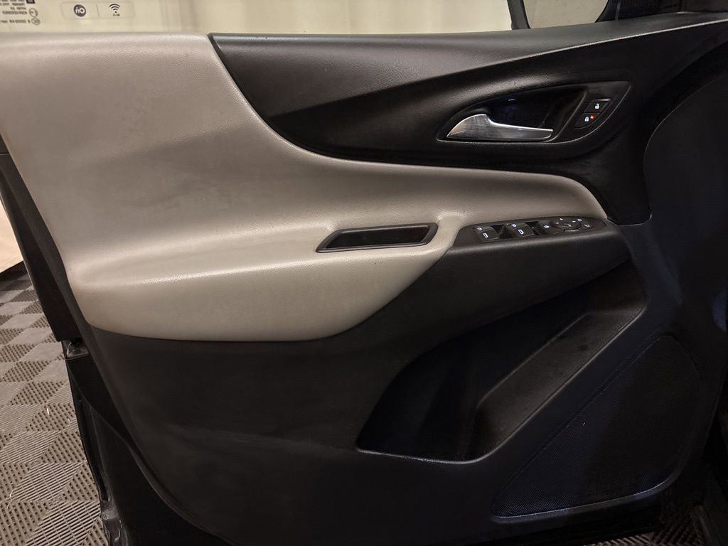 Used 2020 Chevrolet Equinox LS w/ LPO, Floor Liner Package image 11