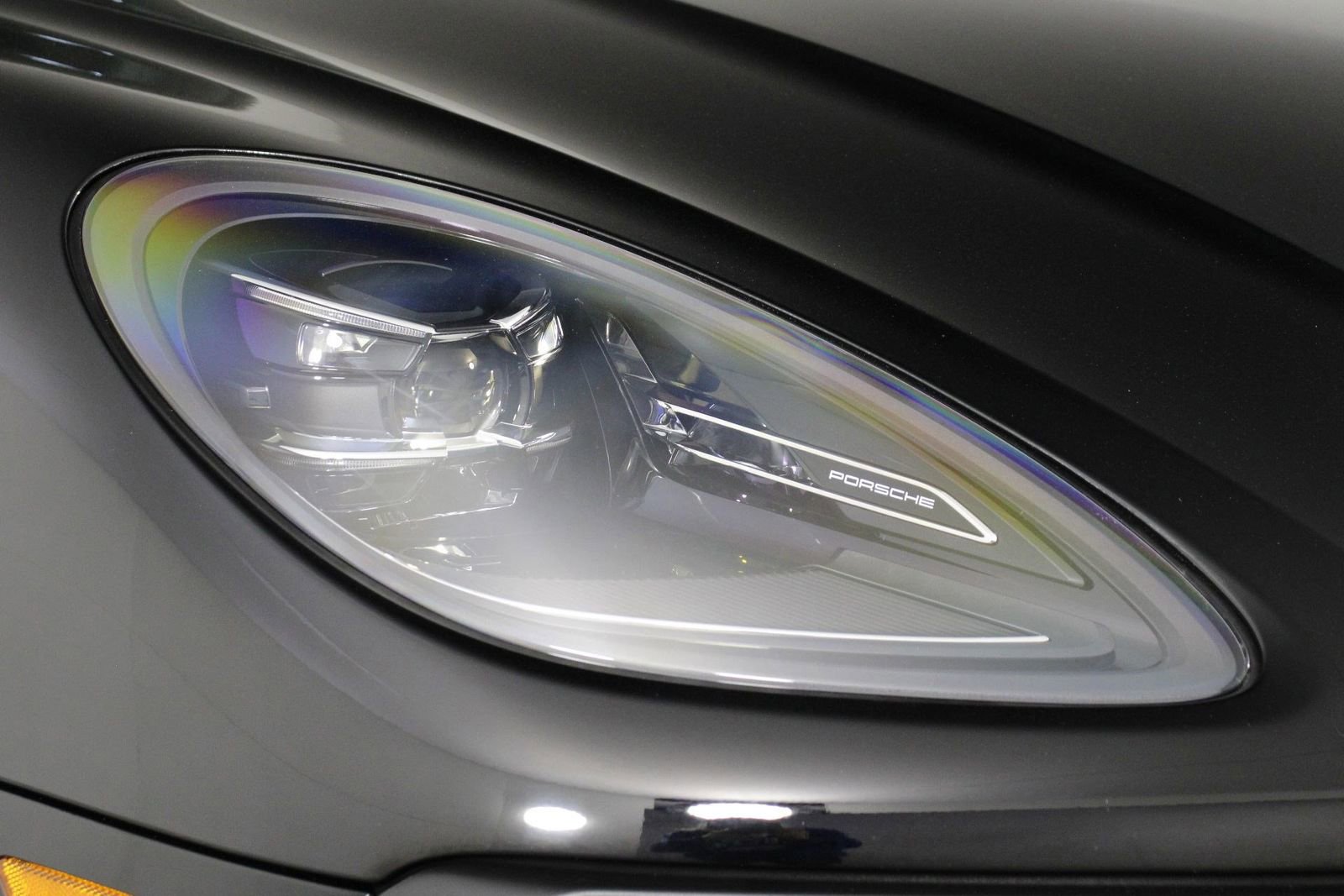 Certified 2025 Porsche Macan image 28