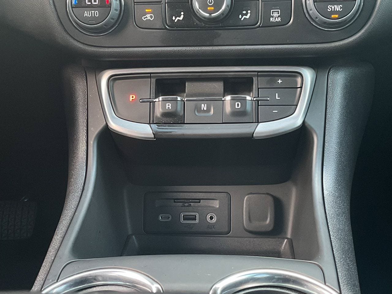 Used 2024 GMC Terrain SLT w/ Infotainment Package II AWD/4WD image 11