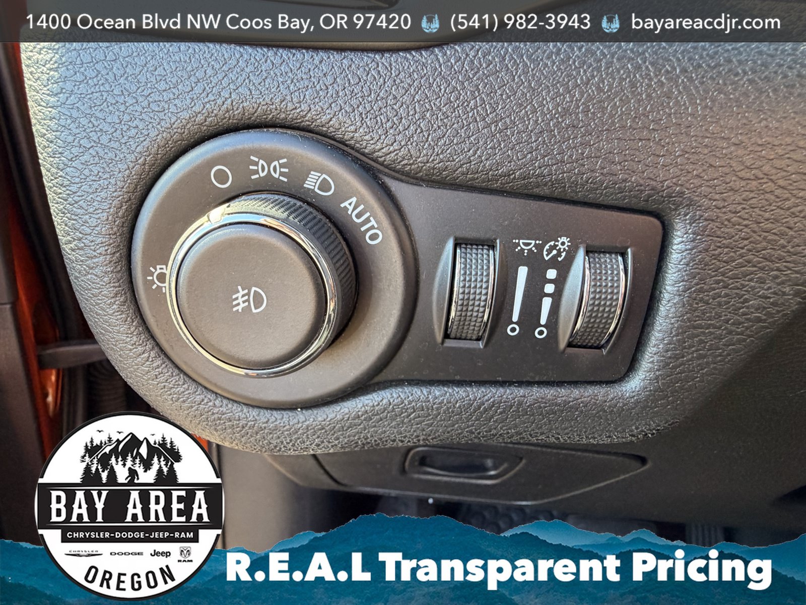 Used 2016 Jeep Cherokee Trailhawk w/ Leather Interior Group AWD/4WD image 19