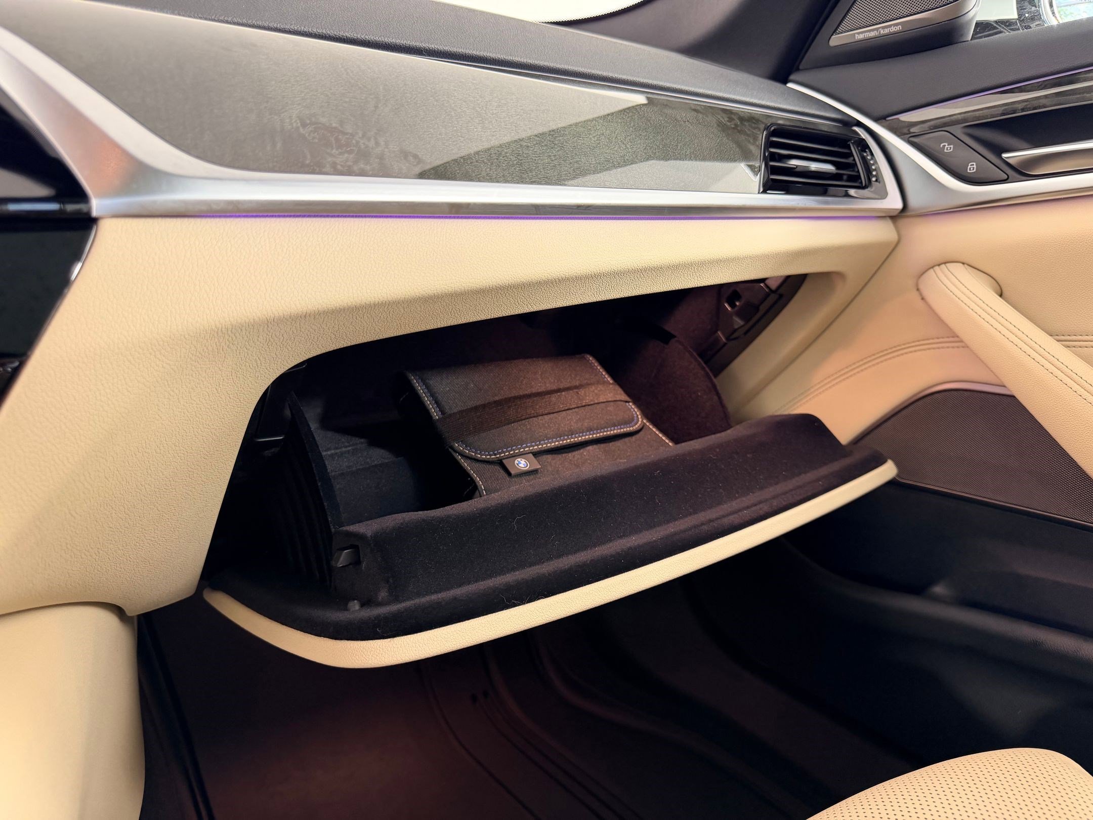 Certified 2023 BMW 530e w/ Premium Package image 27