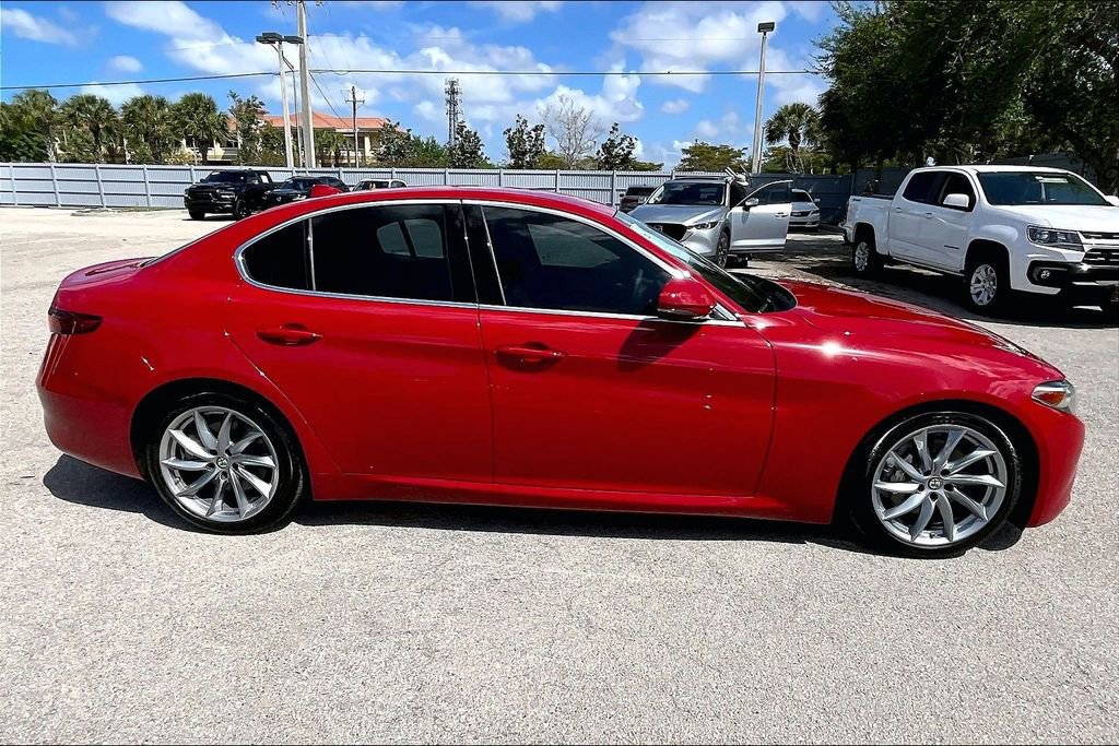 Used 2018 Alfa Romeo Giulia image 4