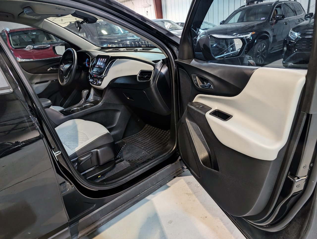 Used 2020 Chevrolet Equinox LS image 28