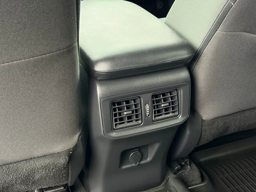 Used 2022 Toyota RAV4 LE image 21