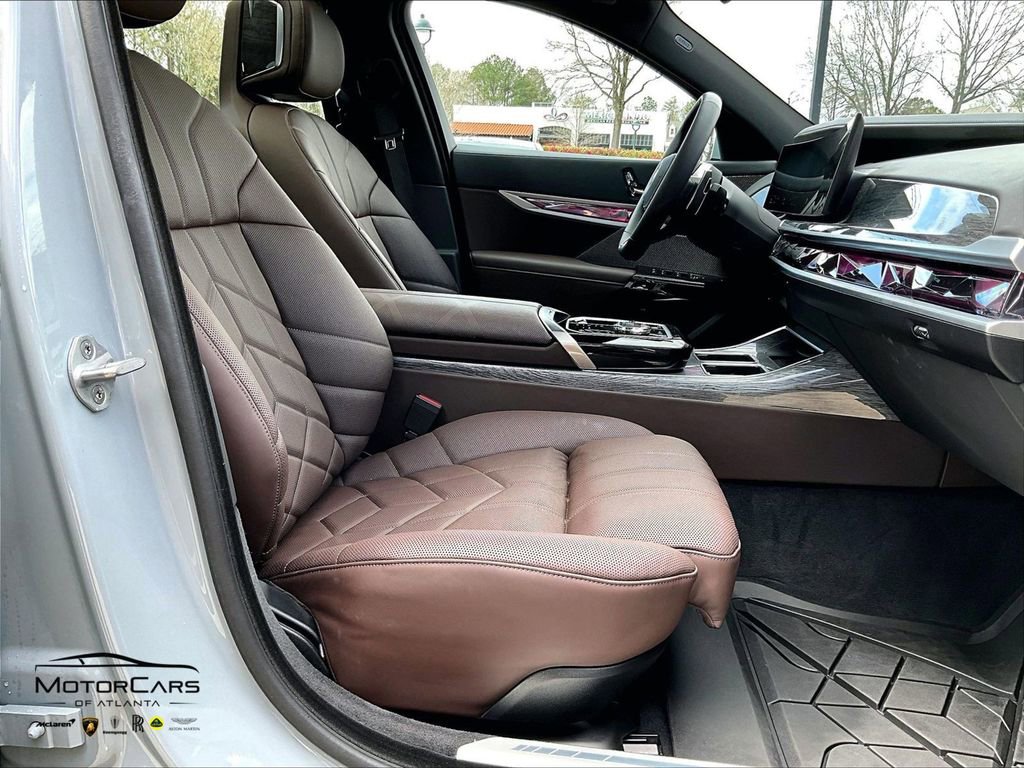 Used 2025 BMW 740i 740i w/ Premium Package image 9