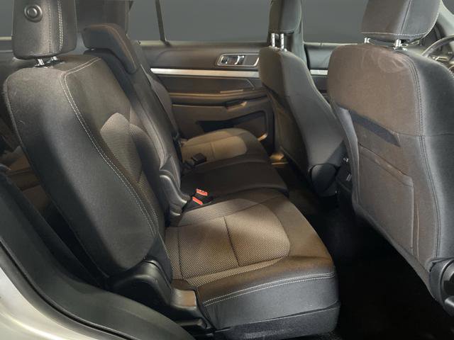 Used 2018 Ford Explorer XLT image 17