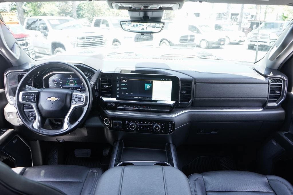 Used 2024 Chevrolet Silverado 3500 LTZ w/ LTZ Convenience Package AWD/4WD image 28