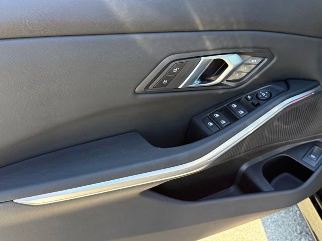 Used 2025 BMW 330i Sedan w/ M Sport Package image 17