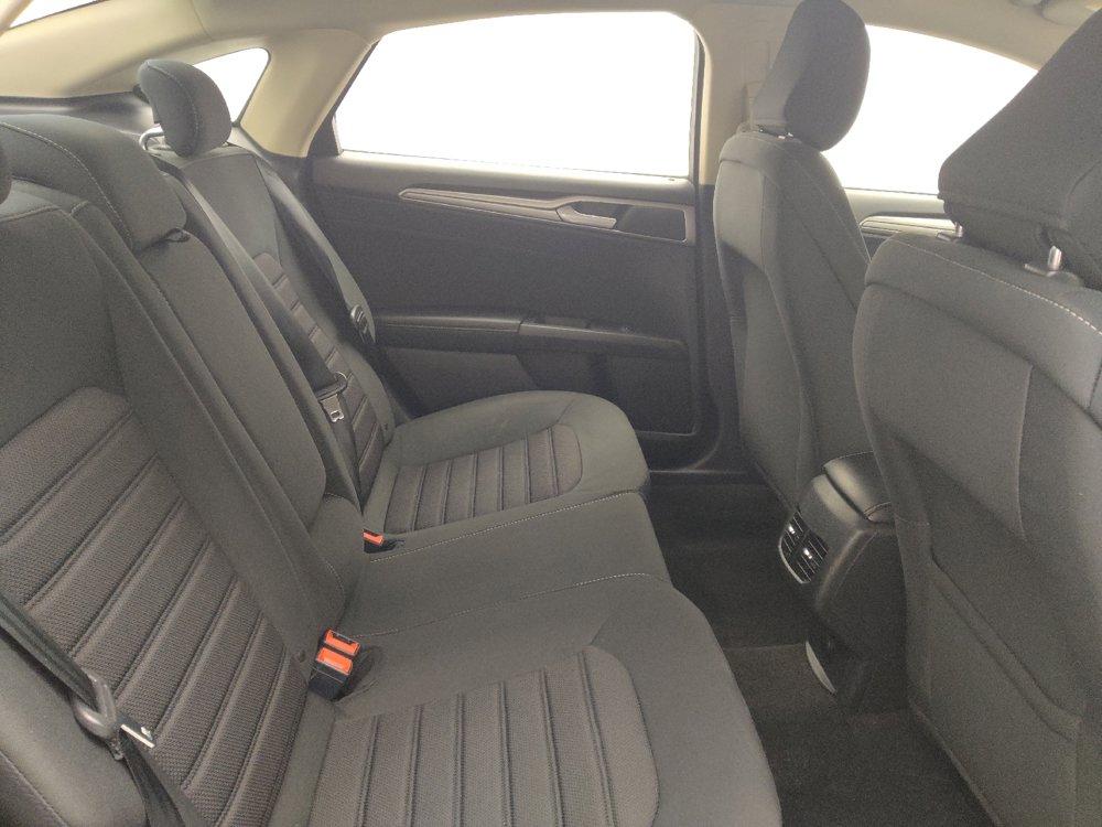 Used 2020 Ford Fusion SE image 19