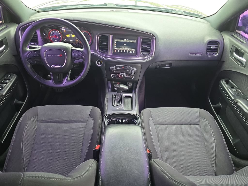 Used 2018 Dodge Charger SXT w/ Blacktop Package RWD image 9