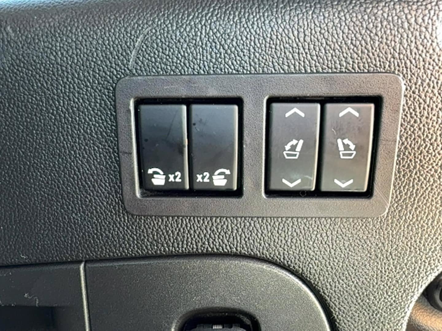 Used 2018 GMC Yukon XL SLT AWD/4WD image 11