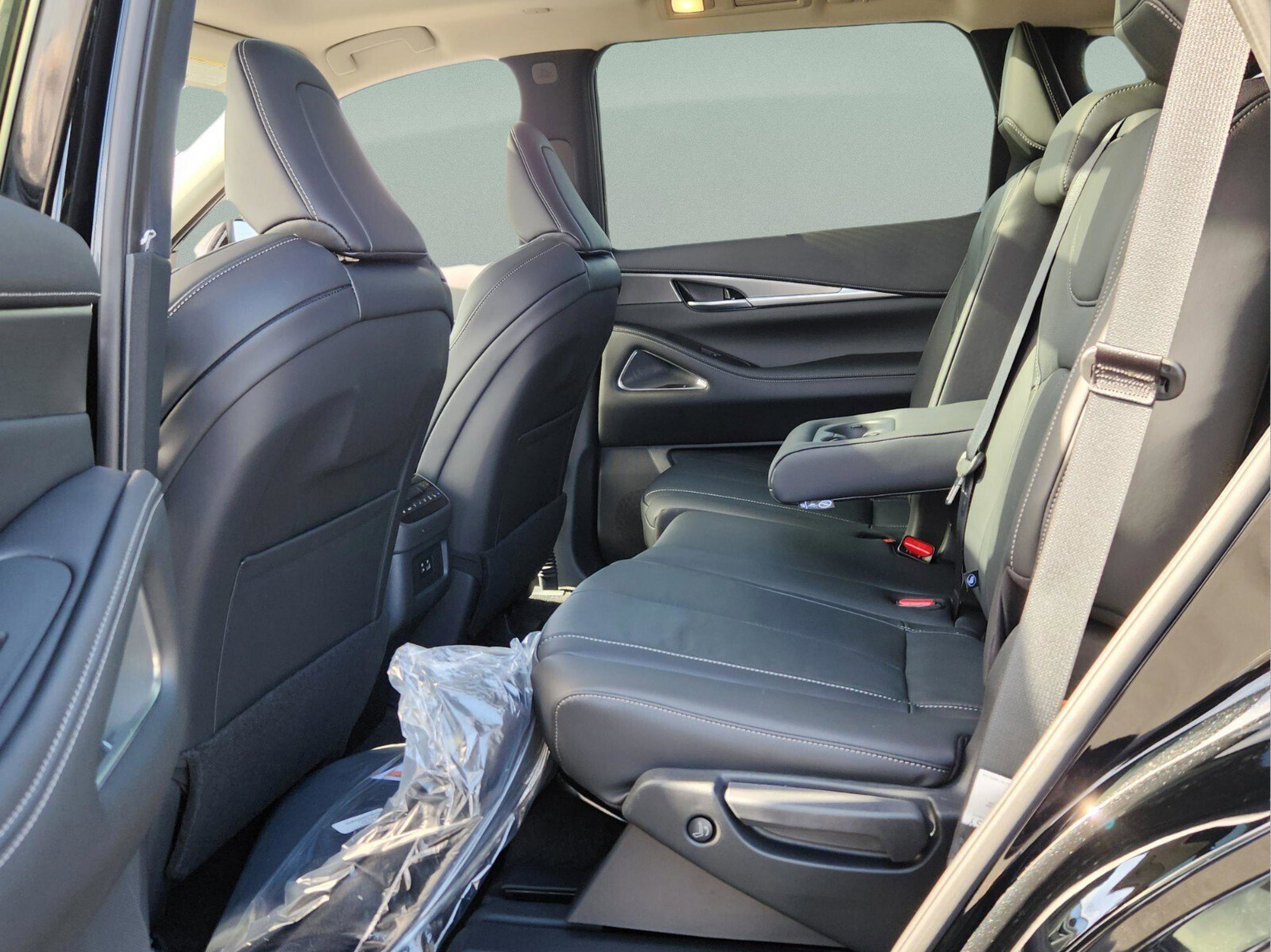 Certified 2025 INFINITI QX60 Luxe w/ Cargo Package image 17