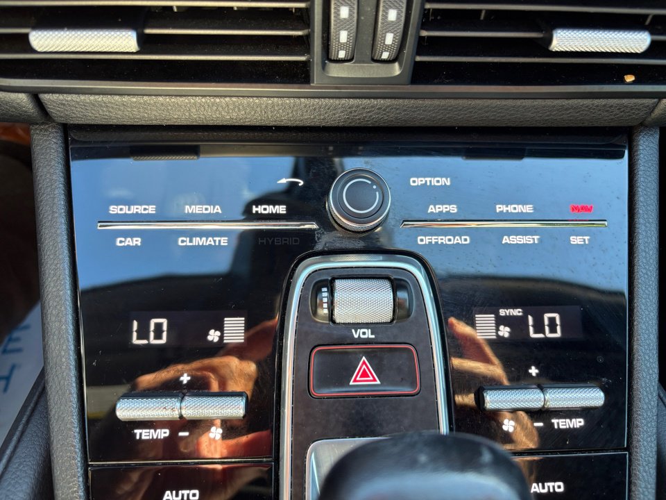 Used 2020 Porsche Cayenne image 18