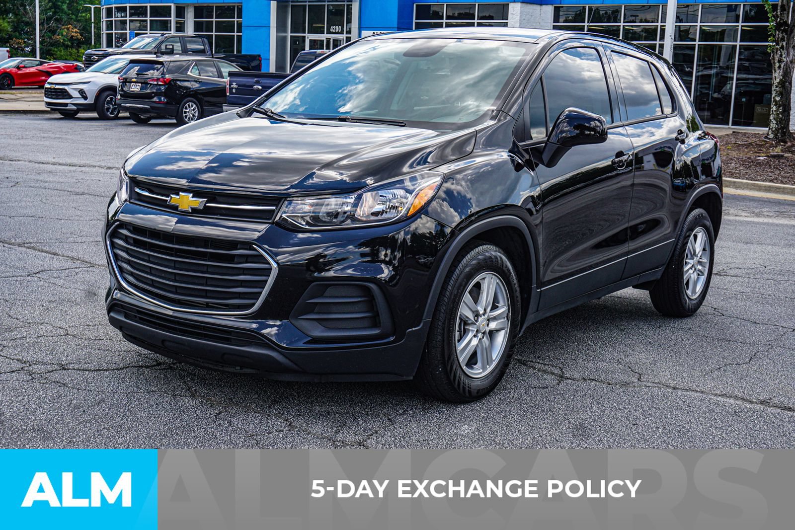 Used 2022 Chevrolet Trax LS w/ Tint and Cruise Package FWD image 4