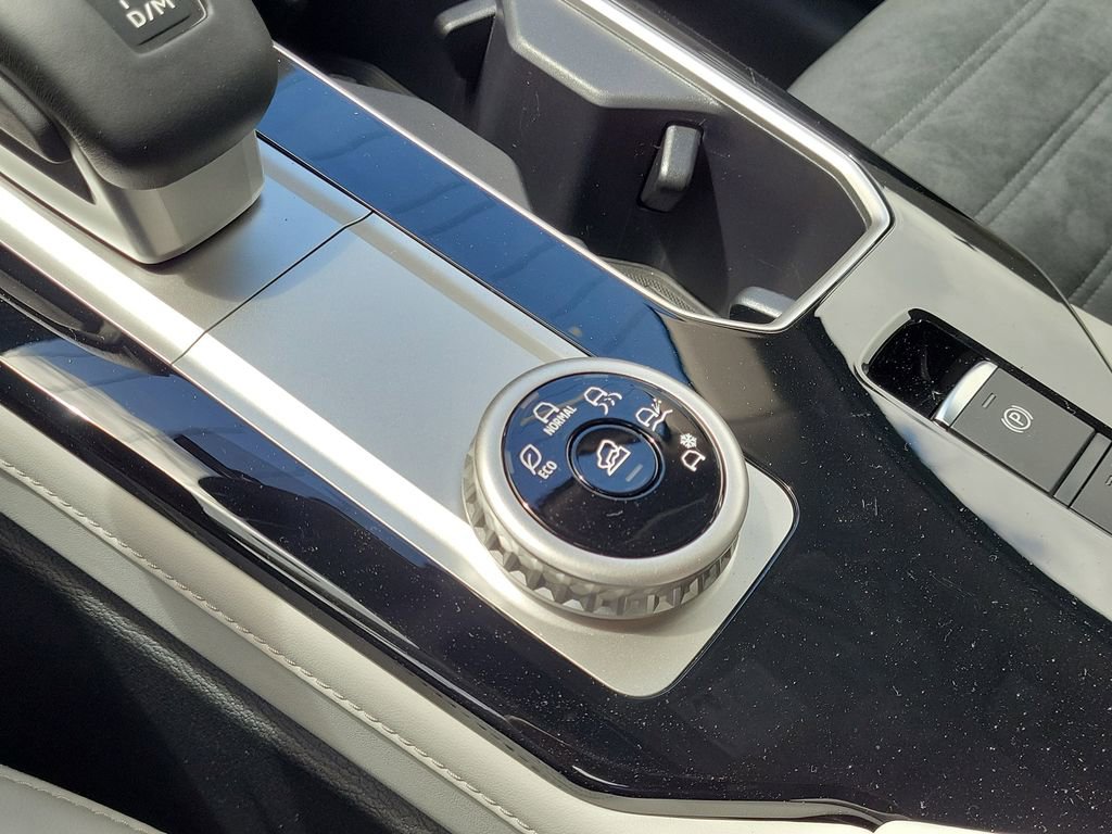 New 2025 Mitsubishi Outlander SE image 21