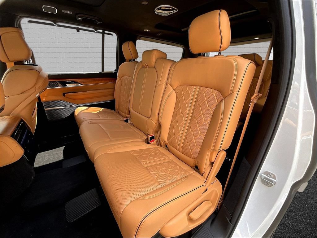 Used 2022 Jeep Grand Wagoneer Series III w/ Flexible Seating Group AWD/4WD image 19