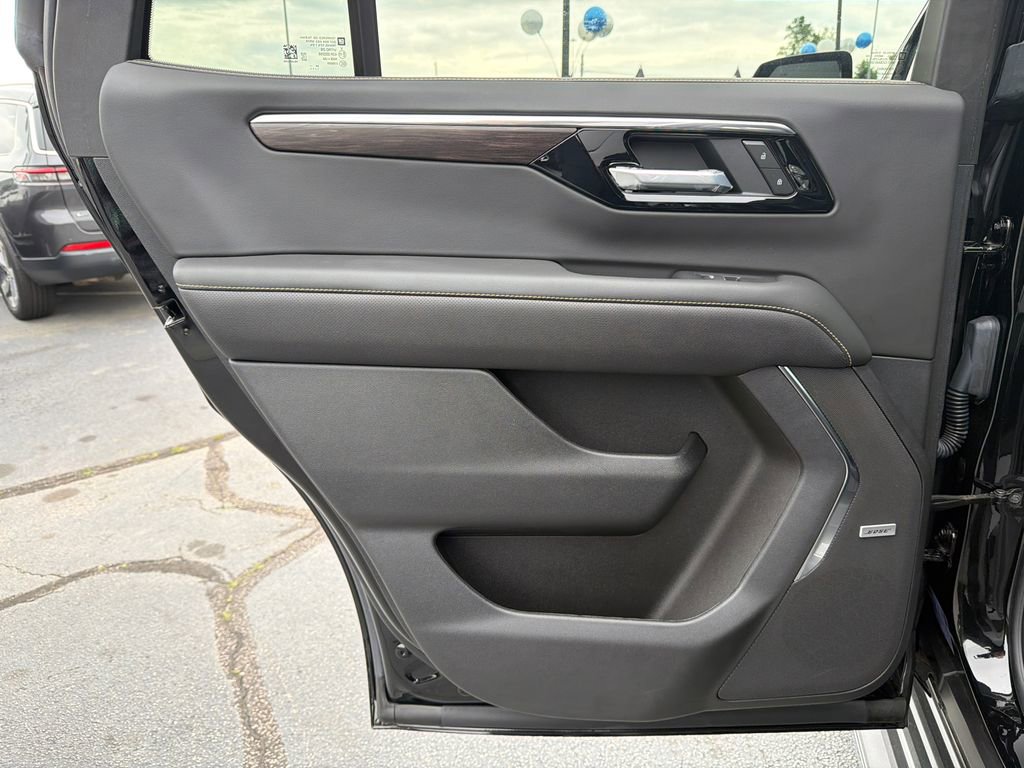 Used 2025 Chevrolet Tahoe Premier RWD image 22