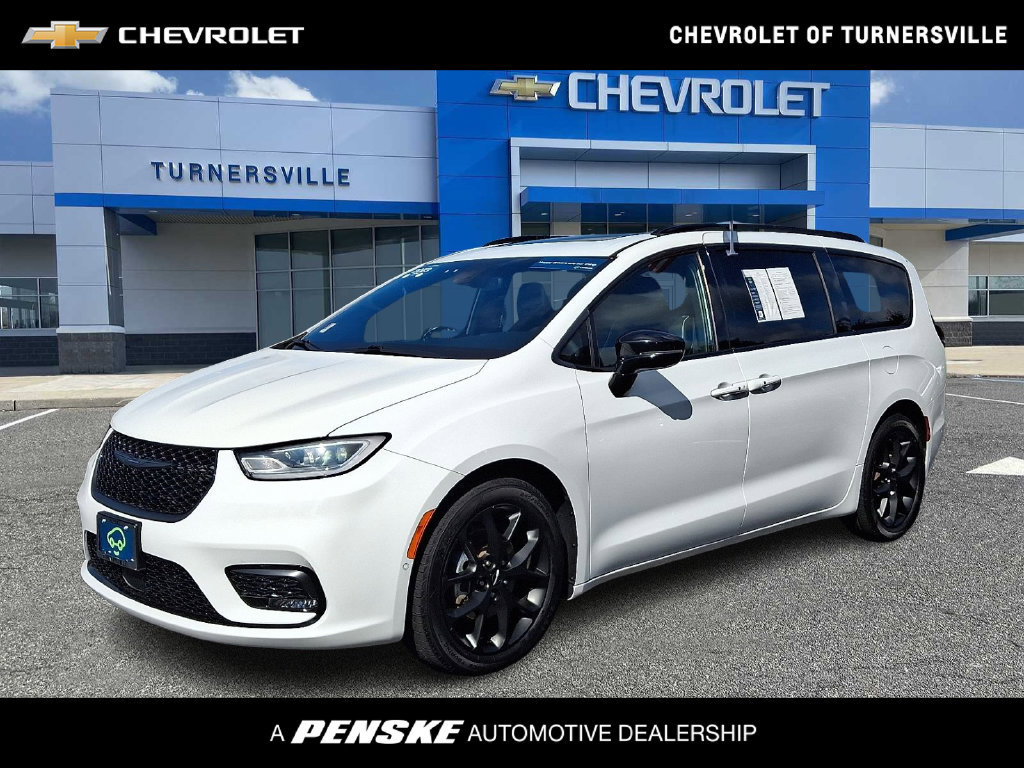 Used 2023 Chrysler Pacifica Limited w/ S Appearance Package