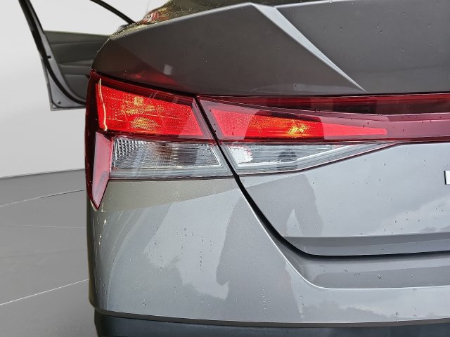 Used 2024 Hyundai Elantra SEL FWD image 35