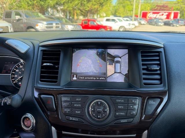 Used 2016 Nissan Pathfinder Platinum w/ Family Entertainment Package AWD/4WD image 28