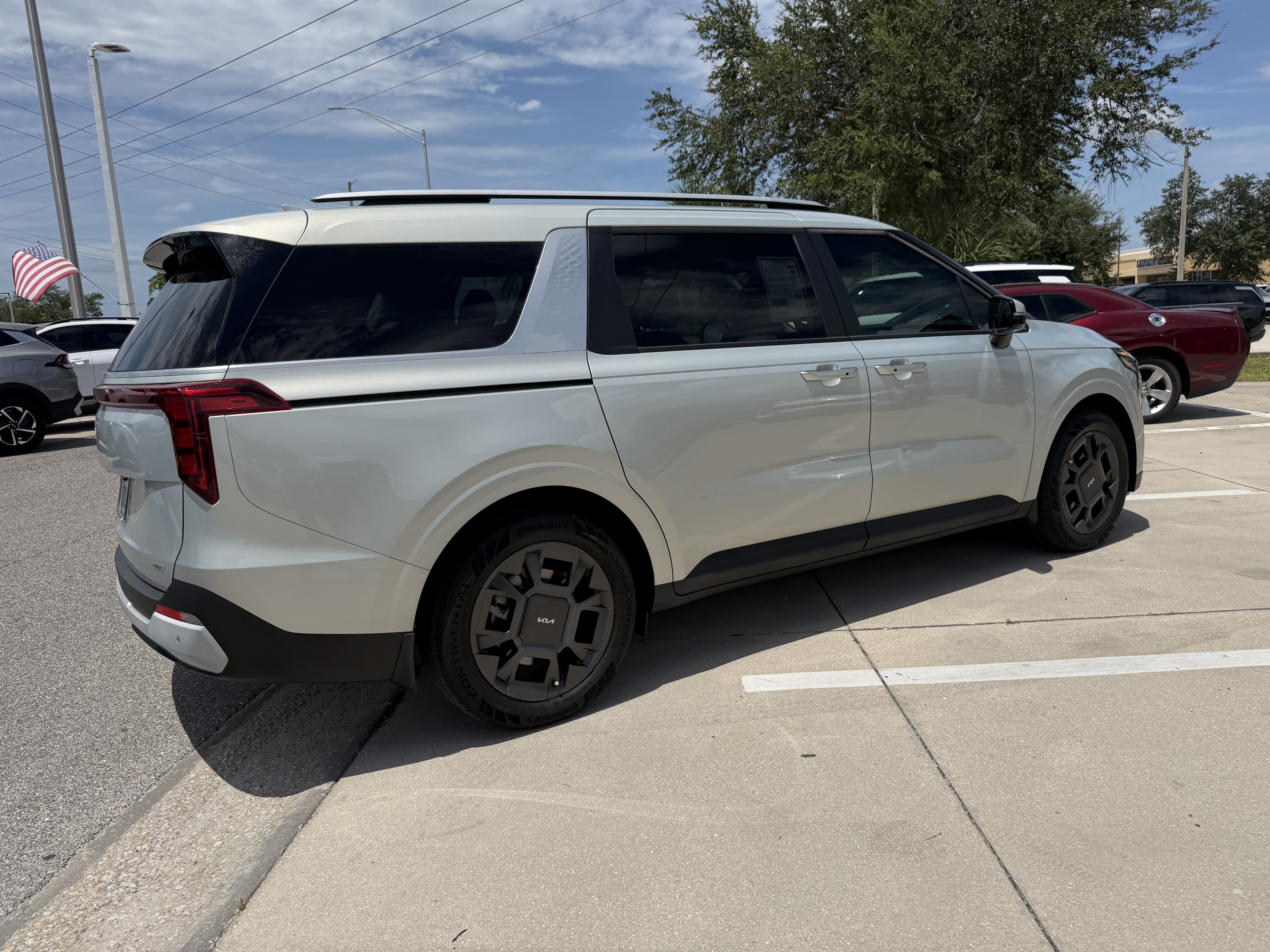 Certified 2025 Kia Carnival EX FWD image 4