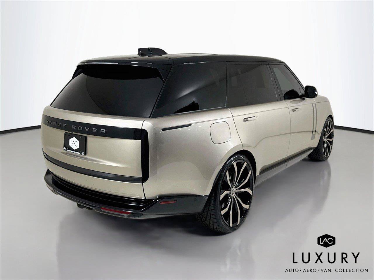 Used 2024 Land Rover Range Rover Long Wheelbase SE AWD/4WD image 6