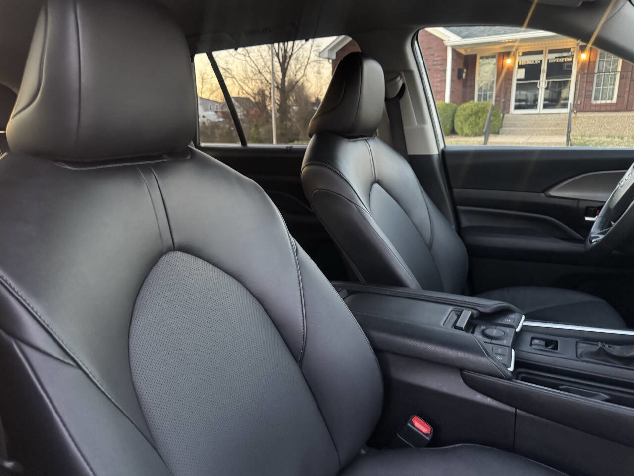 Used 2024 Toyota Grand Highlander AWD image 29