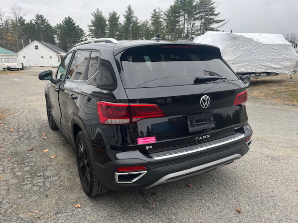 Used 2023 Volkswagen Taos SE w/ Panoramic Sunroof Package image 2