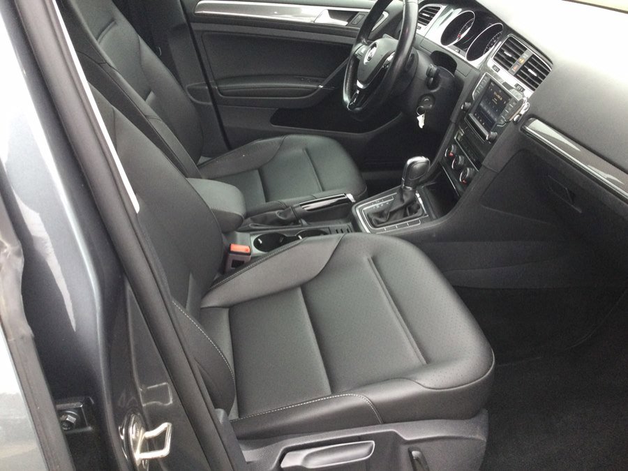 Used 2017 Volkswagen Golf Alltrack S image 16