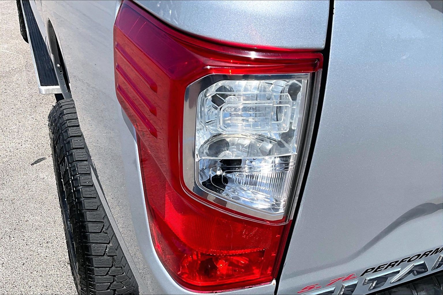 Used 2017 Nissan Titan SV AWD/4WD image 30