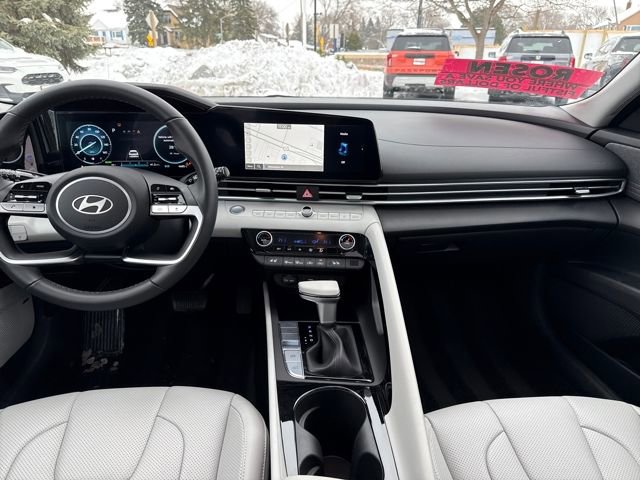 Certified 2025 Hyundai Elantra Limited image 35
