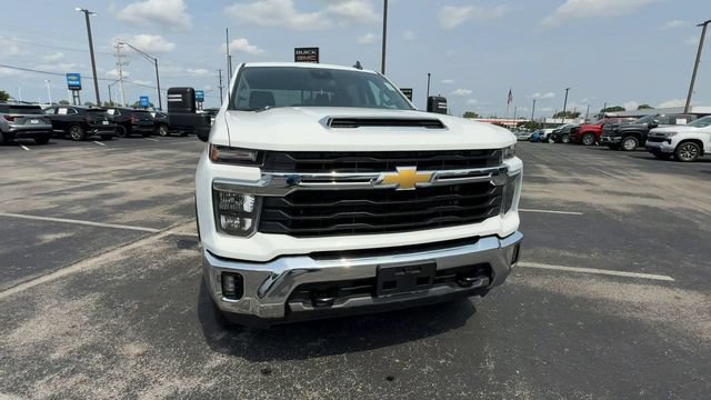 Used 2025 Chevrolet Silverado 2500 LT w/ Convenience Package AWD/4WD image 3