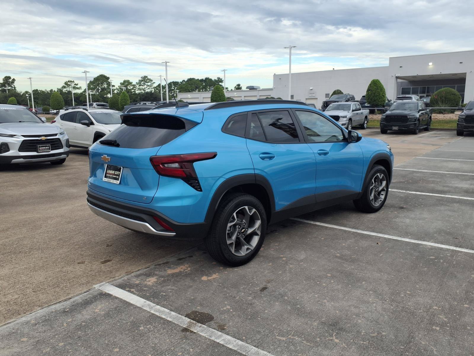 Used 2026 Chevrolet Trax LT FWD image 2