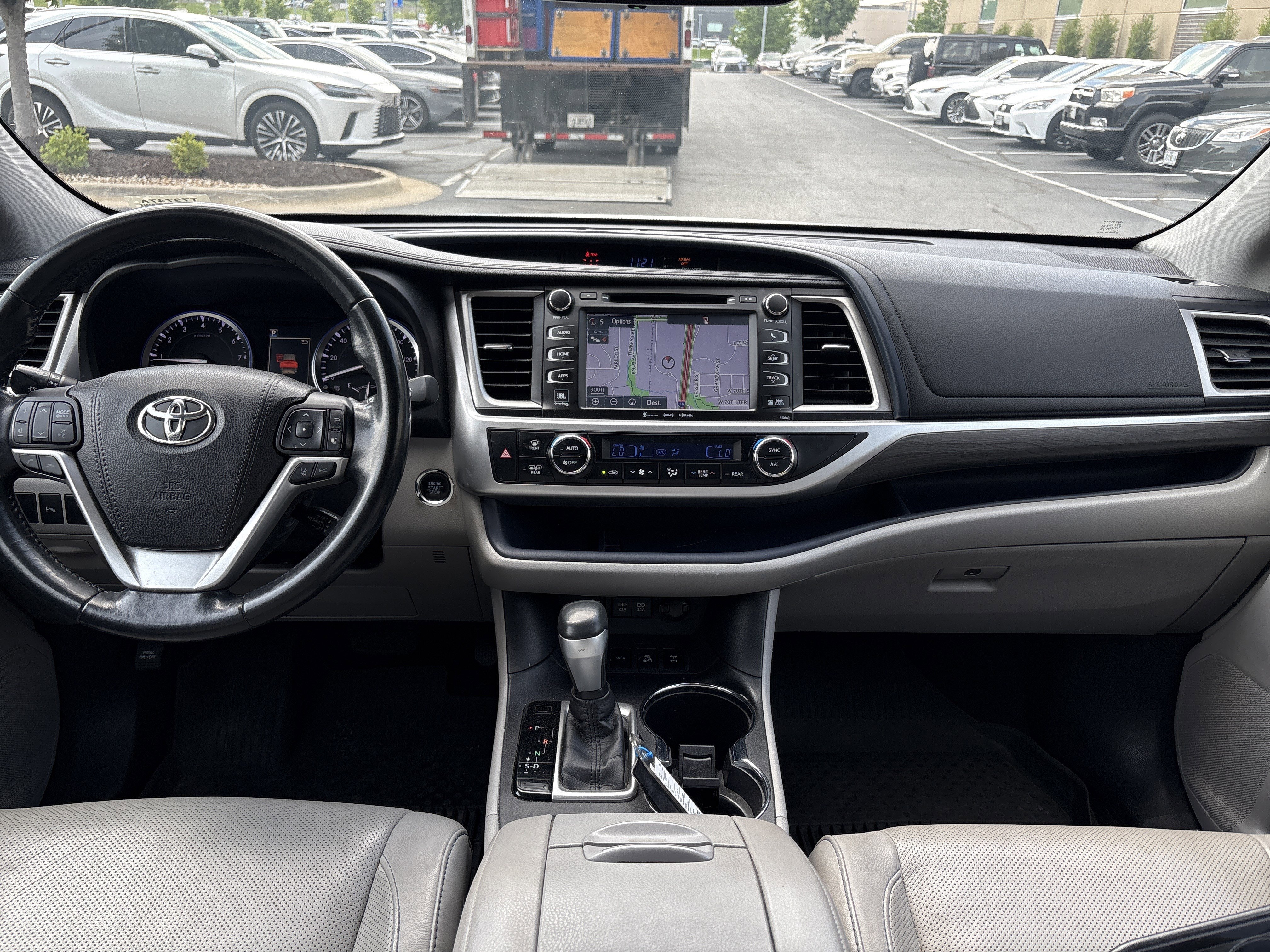 Used 2017 Toyota Highlander Limited AWD/4WD image 29